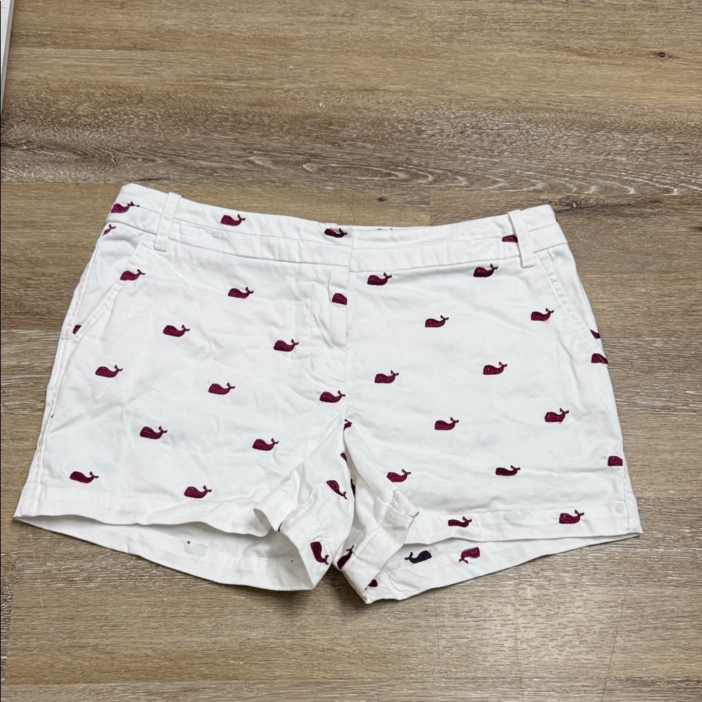 TELLURIDE Clothing Co Size 6 Stylish White Shorts with Maroon Whale Design